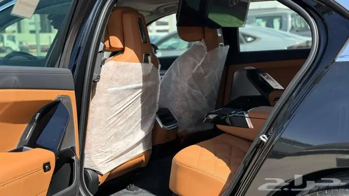 بي ام دبليو 735i موديل 2026 اسود خليجي 8