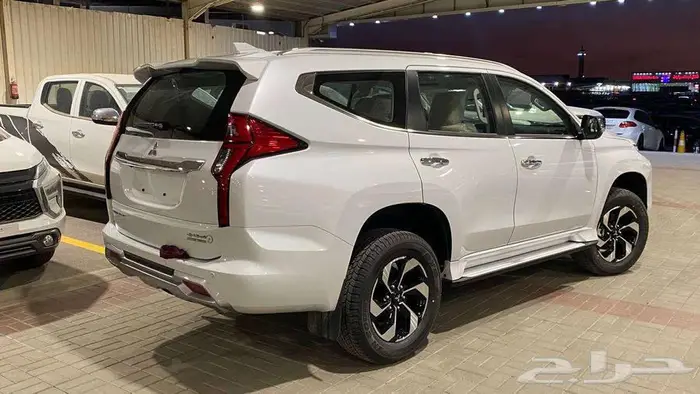 ميتسوبيشي مونتيرو نص فل موديل 2025 بنزين 3