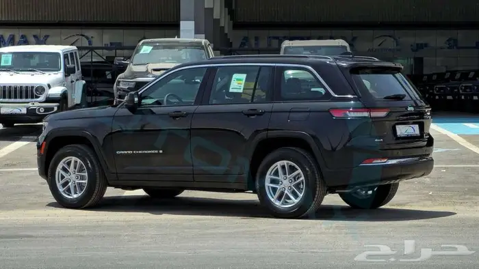 جيب جراند شيروكي لاريدو 2024 خليجي اصفار مع ضمان الوكيل 5