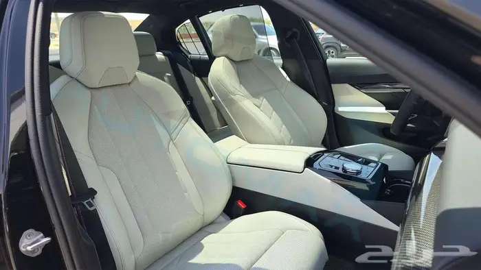 2026 BMW 5-SERIES 520i M MILD-HYBRID GCC 0Km ضمان الوكيل 21