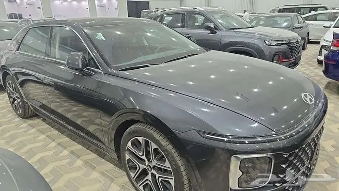 هيونداي ازيرا وعلان صيانةمجانية لدى احدث السيارات2025 1