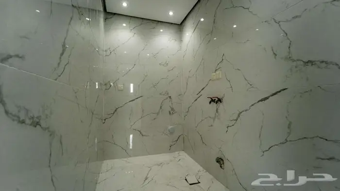 للبيع فلل مفصولة300م بحي العروبة موسس مصعد 18