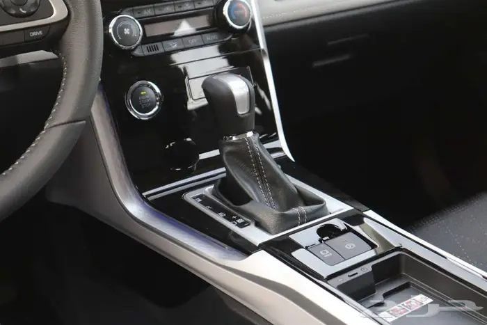 تويونا فيلوز GXLاتوماتيك 2025 ( جميع انواع البنوك ) 10