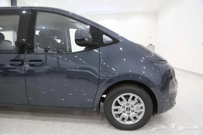 هيونداي ستاريا 2025 ب120750 بالضريبه مه تظليل مجانى 1