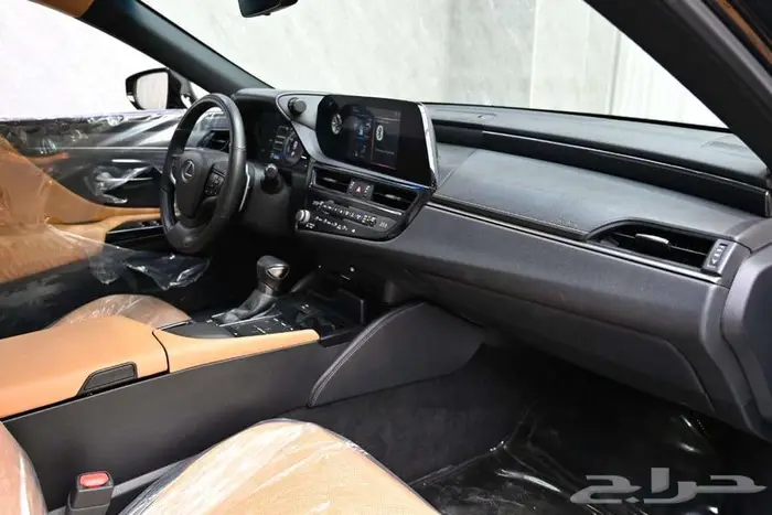 لكزس ES300h 2021 وارد خليجي 18