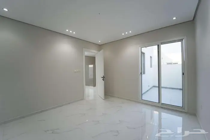 للبيع فلل مفصولة300م بحي العروبة موسس مصعد 14