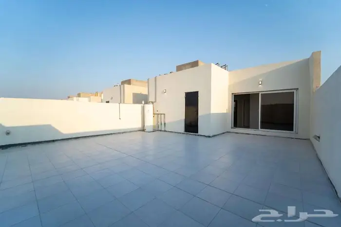 للبيع فلل مفصولة300م بحي العروبة موسس مصعد 19