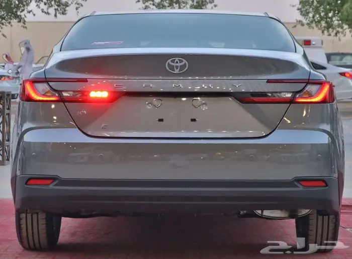 تويوتا كامري Eبنزين 2025 سعودي كل الألون والفئات متوفره 8