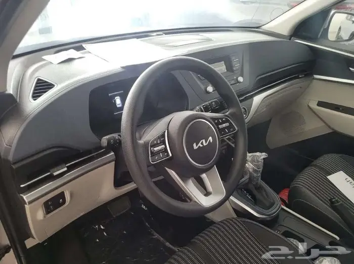 كيا كارينز استندر 2025 ( شاشة وكاميرا ) 3