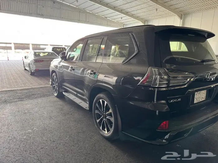لكزس LX570 2021 بلاك اديشن 4