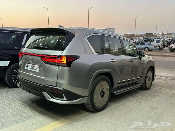 لكزس LX600 اف سبورت سعودي 2025 4