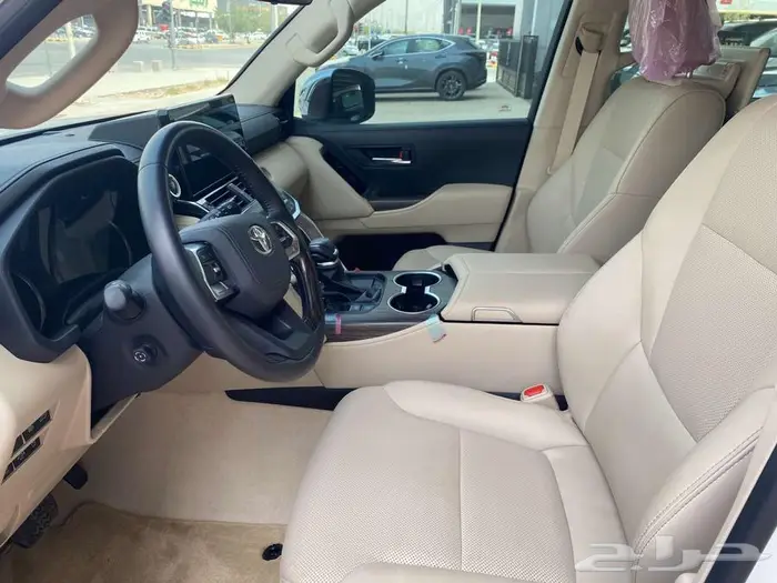 تويوتا لاندكروزر VX 2024 ابيض مستعمله 13