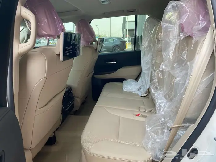 تويوتا لاندكروزر VX 2024 ابيض مستعمله 10