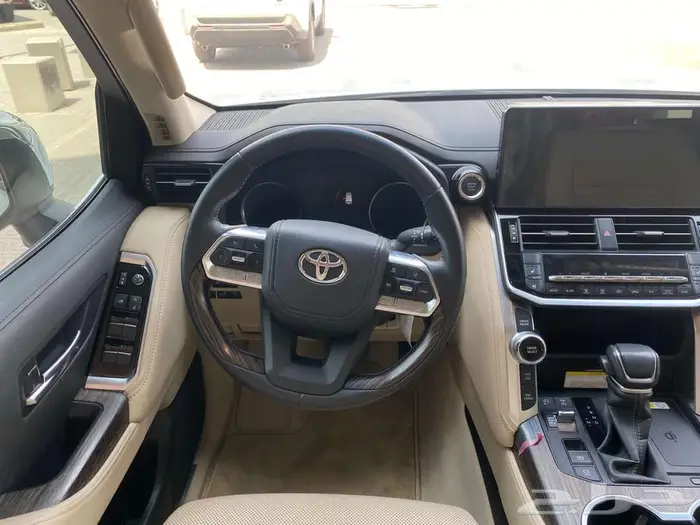 تويوتا لاندكروزر VX 2024 ابيض مستعمله 11