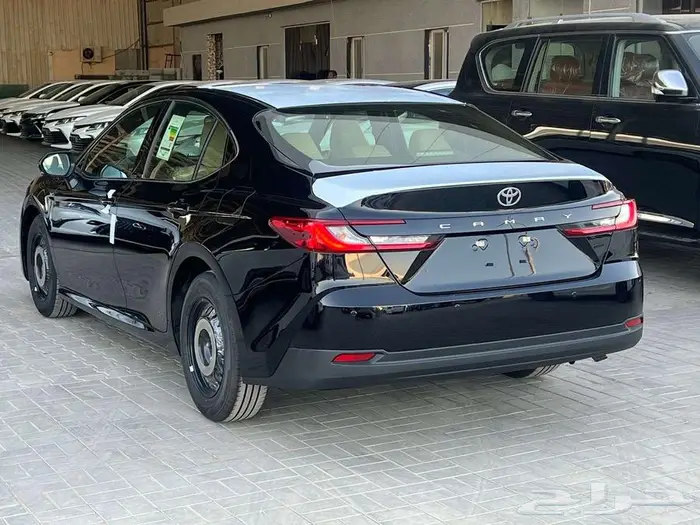 تويوتا كامري E ستاندر طيس بنزين 2025 (بريمي) كاش واقساط 4