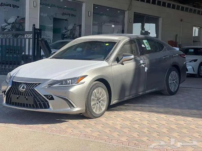 تتوفر فئات لكزس ES 2025 كاش وتقسيط الوان 1