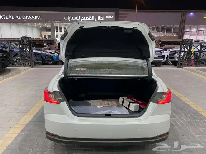 تويوتا كامري 2025 E ستاندر ابيض سعودي 18