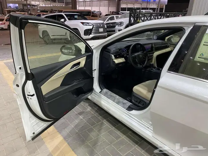 تويوتا كامري 2025 E ستاندر ابيض سعودي 29