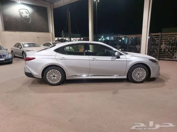 تويوتا كامري LE بنزين 2025 2