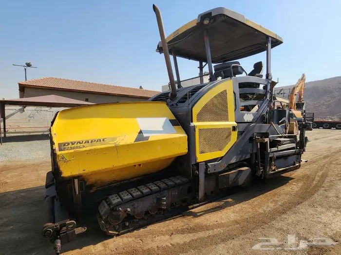 فرادة اسفلت دينباك موديل 2014 شغال 4200 ساعه 0