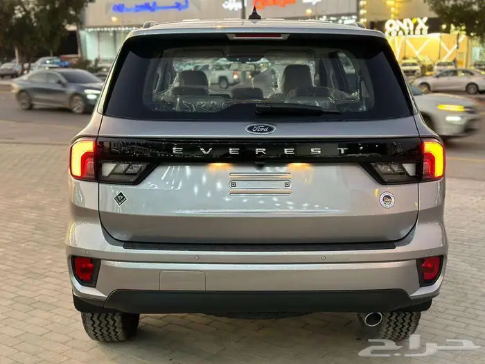 فورد ايفرست موديل 2025 XLS دبل دفع رباعي أصفار 12