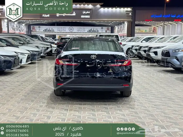 كامري E بلس أسود هايبرد 2025 عليها عرض 12