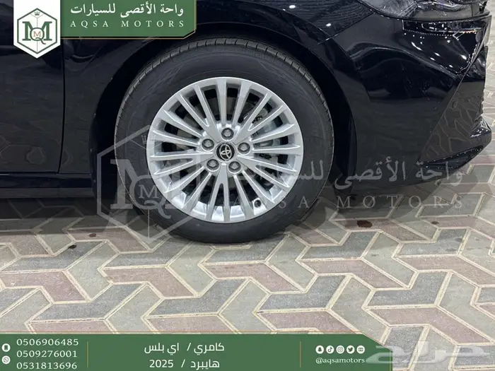 كامري E بلس أسود هايبرد 2025 عليها عرض 3