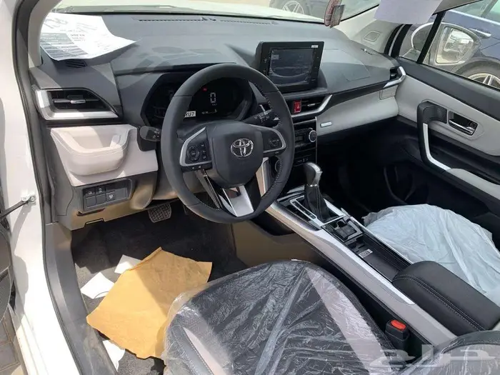 تويوتا فيلوز GLX بنزين 2025 15