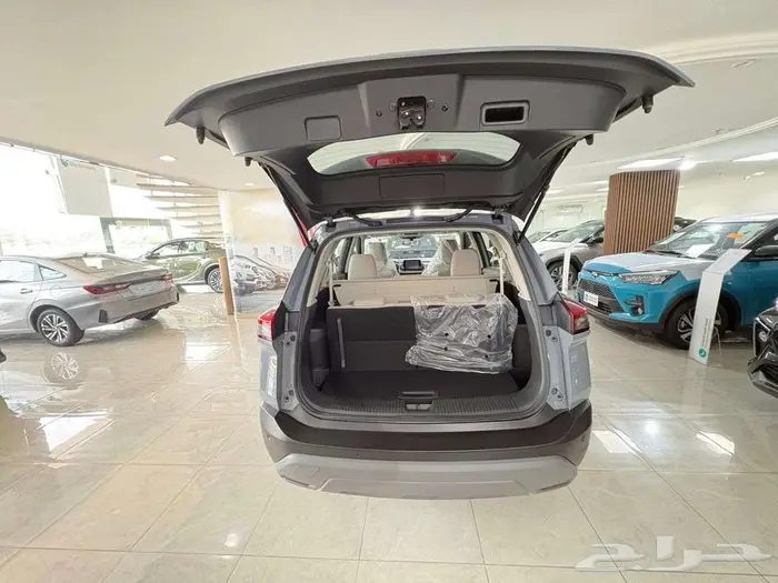 نيسان اكس تريل ستاندر 7 مقاعد 2025 4