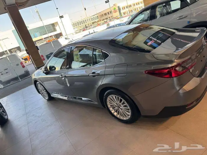 تويوتا كامري ال اي 2025 تيتانيوم 10