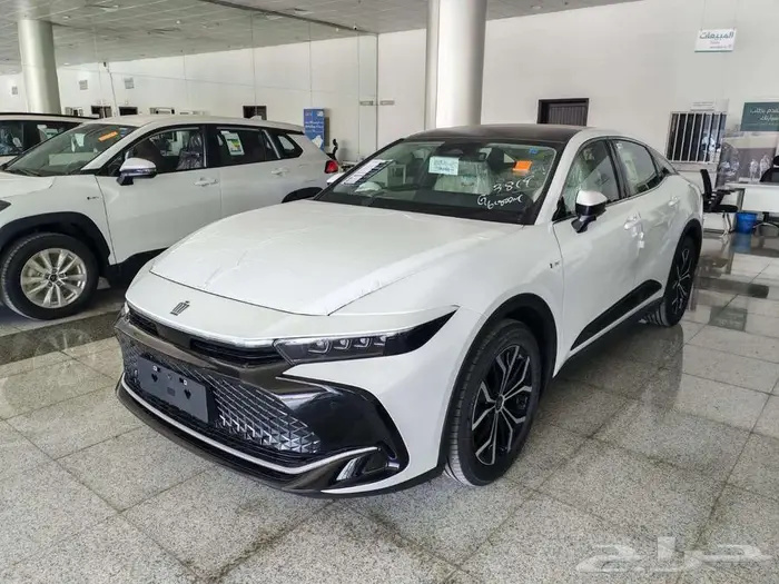 كراون 2.5سيدان بنزين CVT بريميوم هايبرد (أبيض  2026) 0