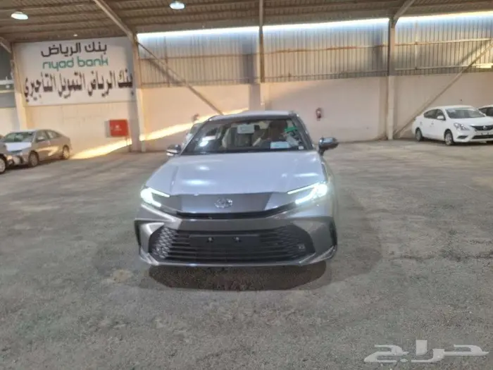 تويوتا كامرى E ستاندر بنزين2025 0