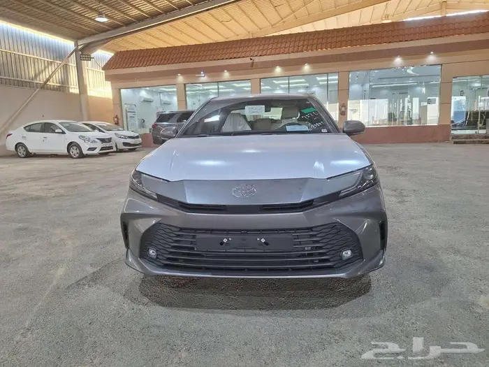 تويوتا كامرى E ستاندر بنزين2025 2