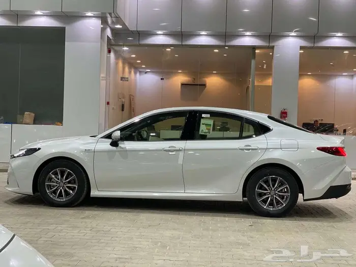 تويوتا كامري E ستاندر هايبرد 2025 - سعودي 8