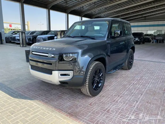 لاندروفر ديفيندر 2024 ربع 4 سلندر SE 1