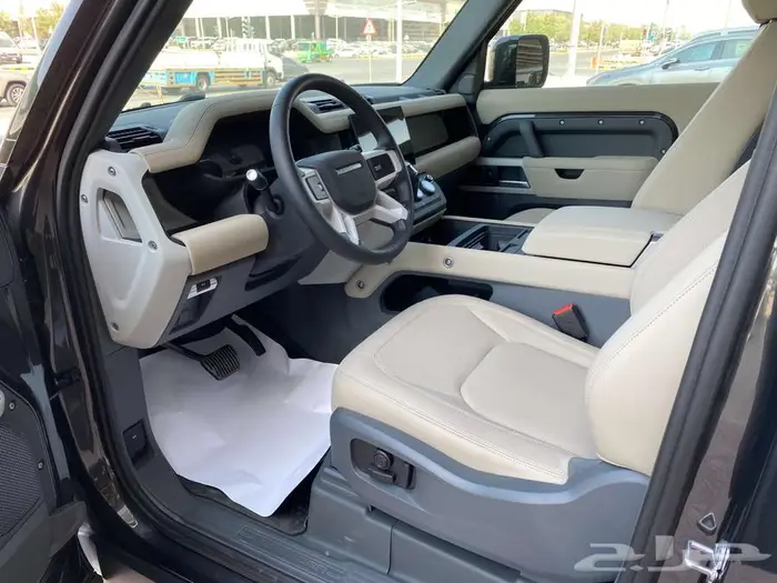 لاندروفر ديفيندر 2024 ربع 4 سلندر SE 11