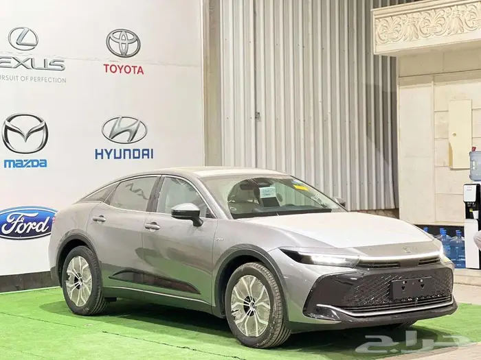 تويوتا كراون بريميوم هايبرد 2026 وبأقل الأسعار 7