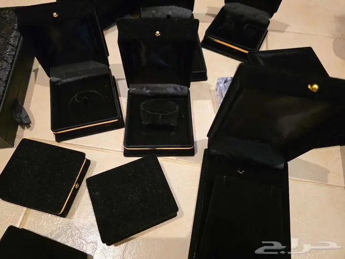 مكتب ابيض مستعمل لوجه الله   علب اكسسوار فاضية لوجه الله 3