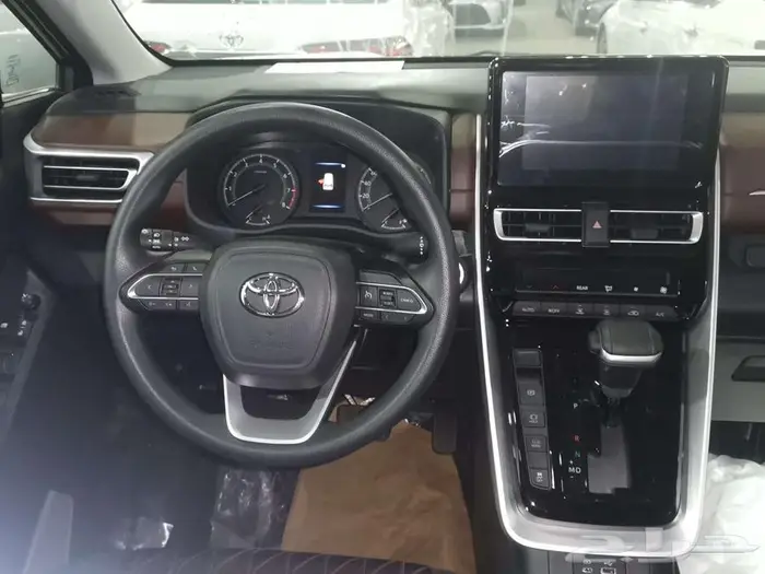 انوفا بنزين رصاصي 2025 سعودي 8