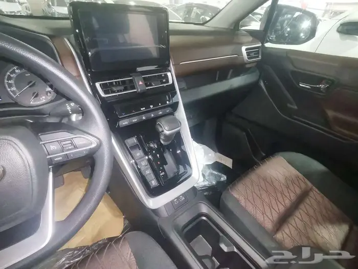 انوفا بنزين رصاصي 2025 سعودي 5