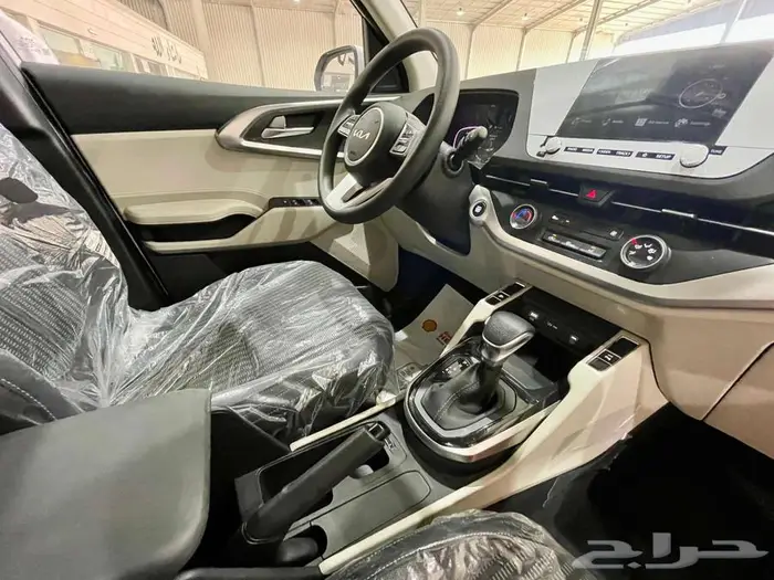 كيا كارينز 2025 نص فل 5