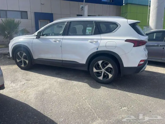 سنتافي موديل 2019 ماكينة 2400 -اربع سلندر فتحة سقف بنزين 5