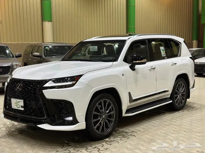 لكزس 2024 LX600 فئة اف سبورت عبداللطيف جميل. 3