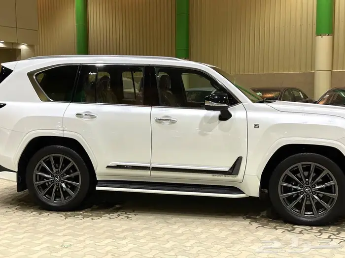 لكزس 2024 LX600 فئة اف سبورت عبداللطيف جميل. 20