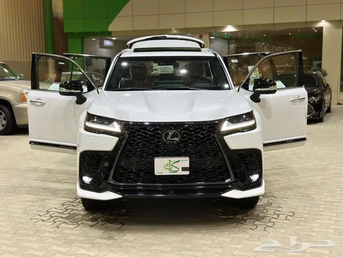 لكزس 2024 LX600 فئة اف سبورت عبداللطيف جميل. 31