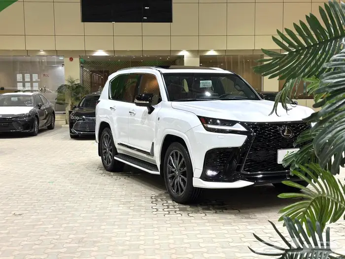 لكزس 2024 LX600 فئة اف سبورت عبداللطيف جميل. 1