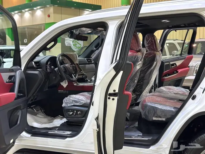 لكزس 2024 LX600 فئة اف سبورت عبداللطيف جميل. 30