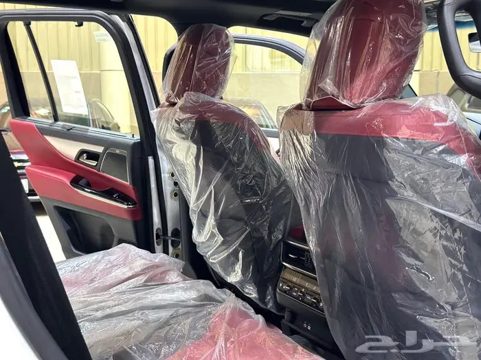 لكزس 2024 LX600 فئة اف سبورت عبداللطيف جميل. 32