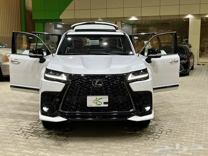 لكزس 2024 LX600 فئة اف سبورت عبداللطيف جميل. 38