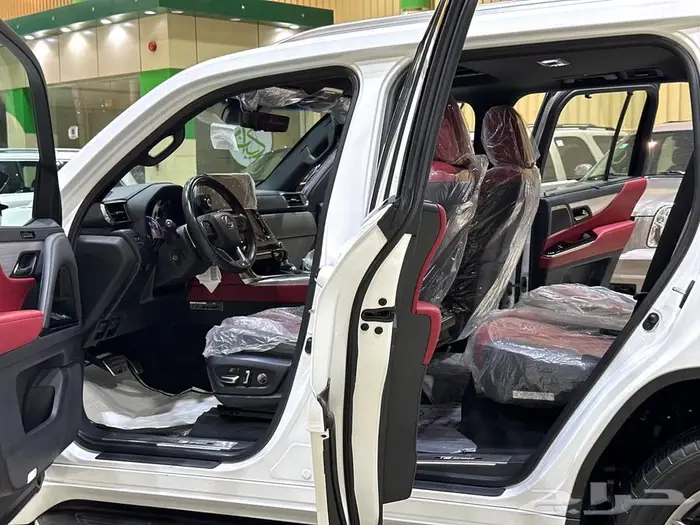 لكزس 2024 LX600 فئة اف سبورت عبداللطيف جميل. 37